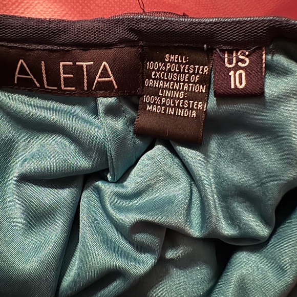 Elegant Green Beaded Dress - Picture 2 of 9